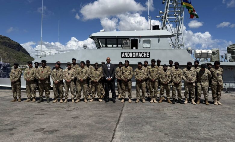 Commander-in-Chief Meets Seychelles Defence Forces Contingent in Mauritius
