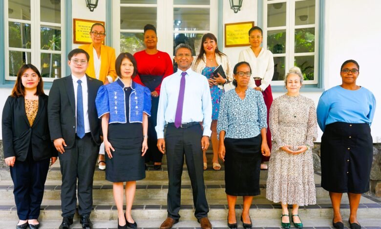 Minister Faure receives Ambassador Tang of the Philippines